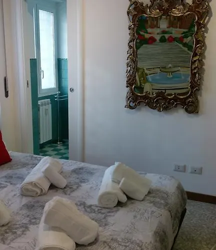 The Pope At The Window Tatil Evi